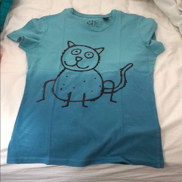 T-shirt, it says large but it is more like medium - Picture 2 of 2